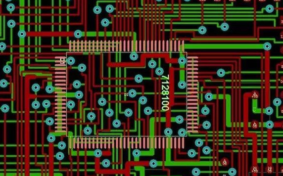 圖1：兩種PCB模型的部分電路。頂圖：傳統(tǒng)設(shè)計(jì)版本。