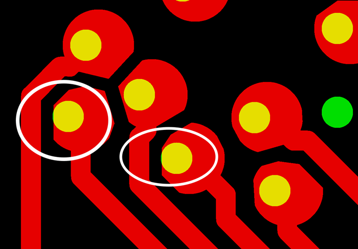 PCB生產(chǎn)會產(chǎn)生同一方向性的小小量偏移，焊盤被削的方向無規(guī)則，最惡劣的情況還會出現(xiàn)個別孔破焊環(huán)